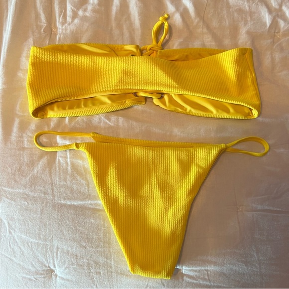 Bikini - Picture 2 of 2